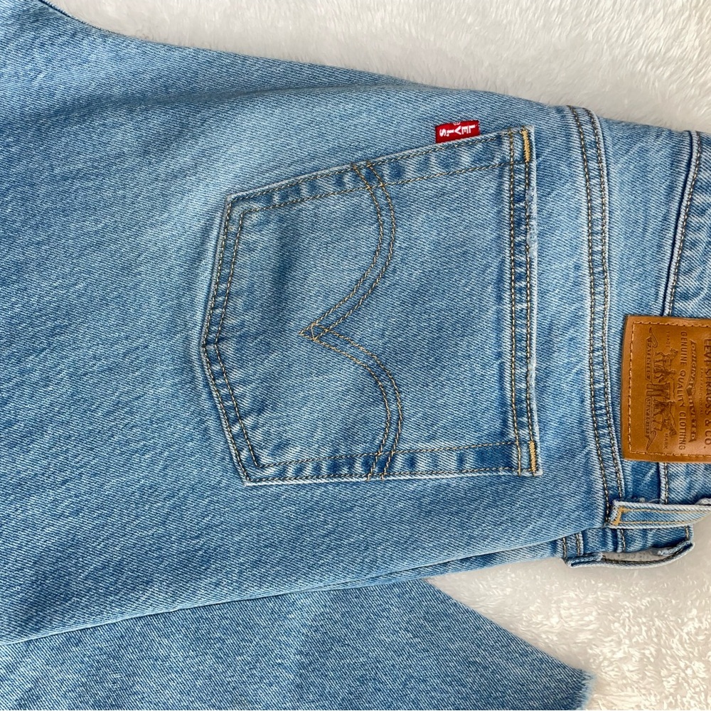 Levi’s Wedgie Straight